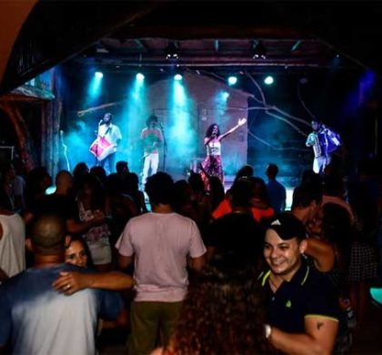 Conheça a noite de Itaúnas, a capital do forró